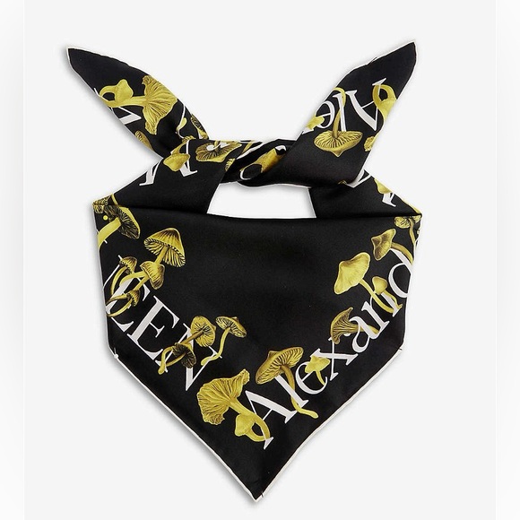 Alexander McQueen Accessories - NWT 🍄 Alexander McQueen black mushroom silk square twill scarf